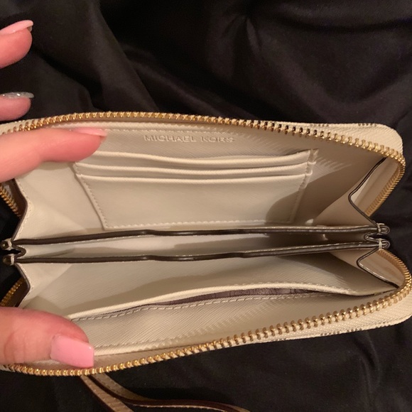 NWOT Michael Kors Signature Wallet - Picture 2 of 2